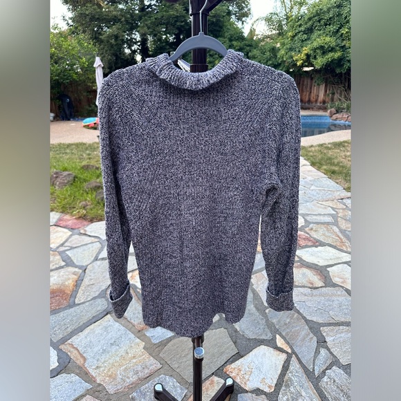 Cashmere winter sweater. Size medium. - Picture 2 of 3
